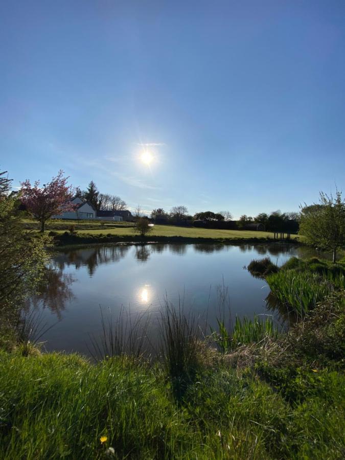 Hotel Little Lake Couk Armoy Exterior foto